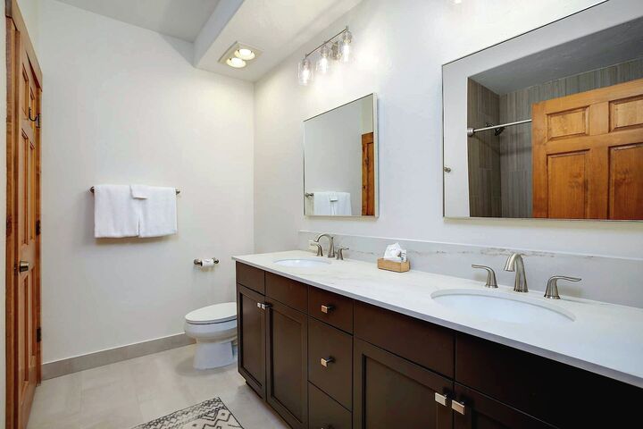 #2305 - Master Ensuite Bathroom