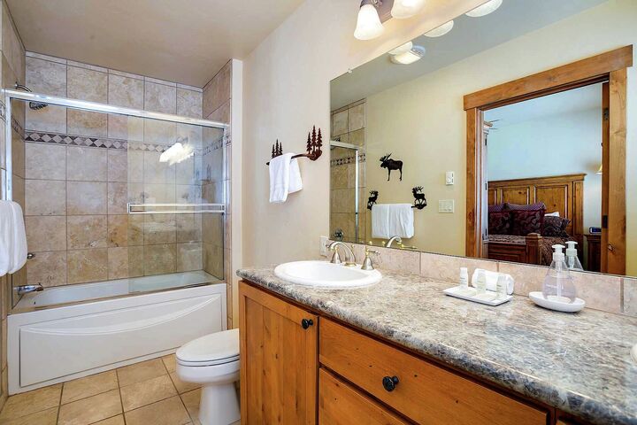 #3104 - Master Ensuite Bathroom