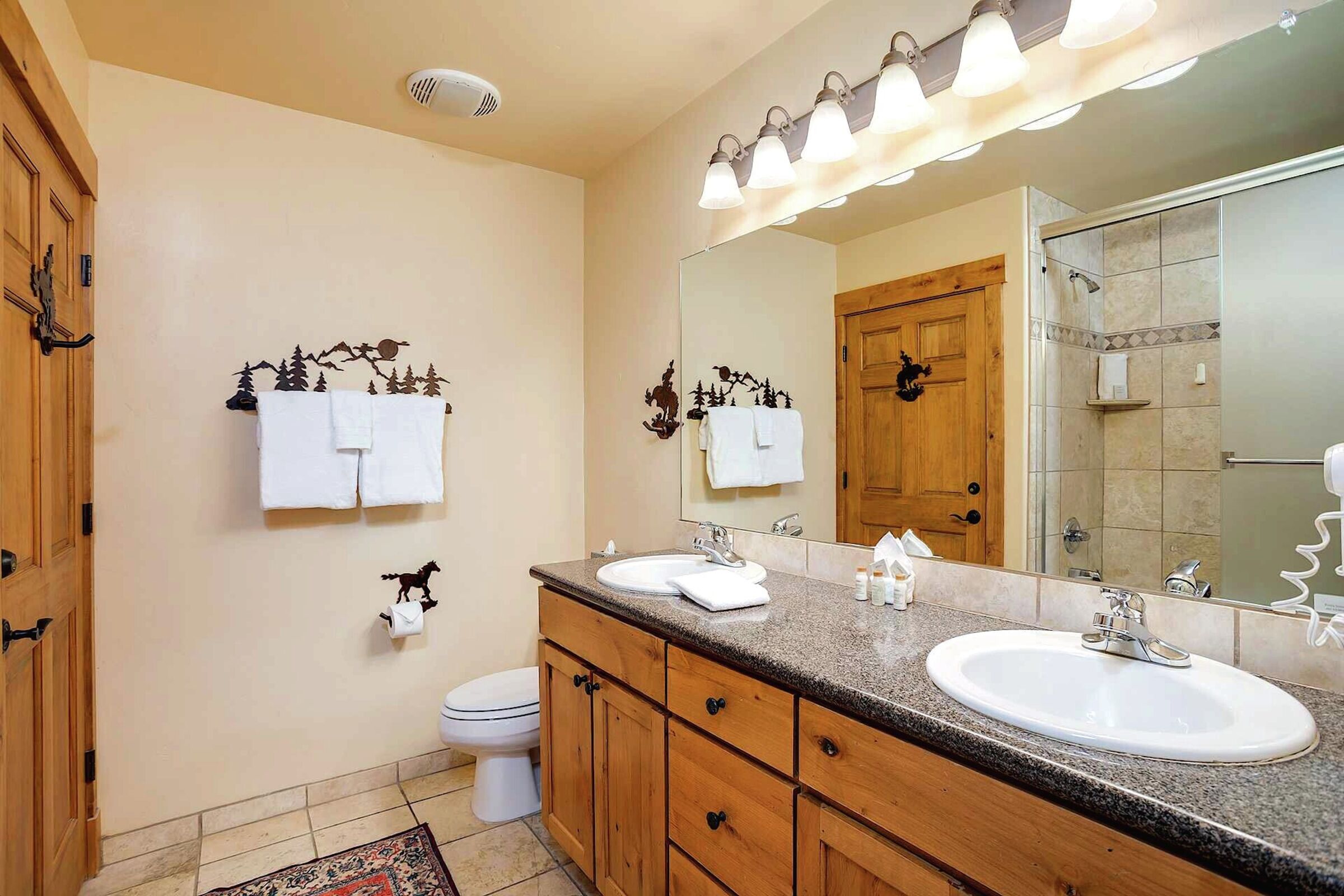 #3305 - Master Ensuite Bathroom