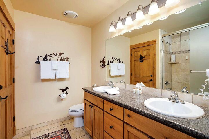 #3305 - Master Ensuite Bathroom