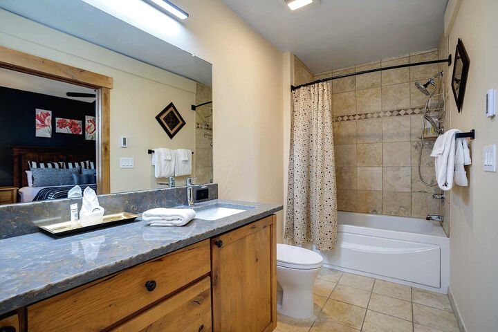 #3103 - Master Ensuite Bathroom