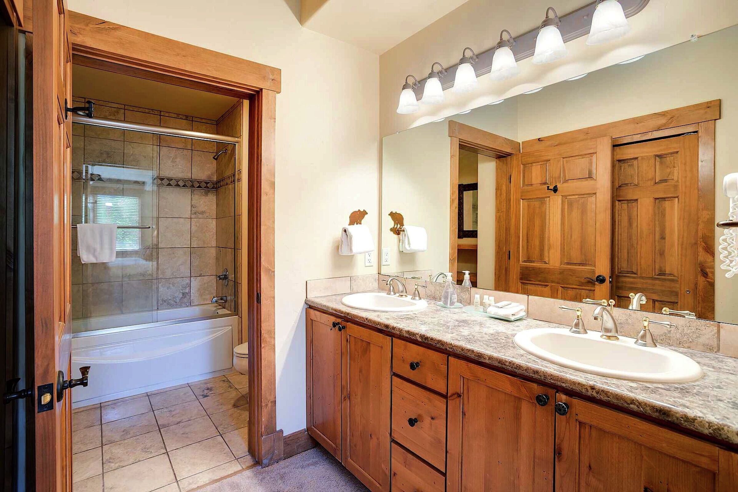 #3101 - Master Ensuite Bathroom
