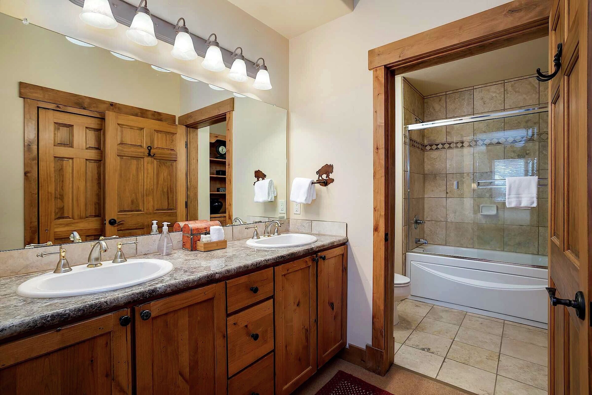 #3102 - Master Ensuite Bathroom