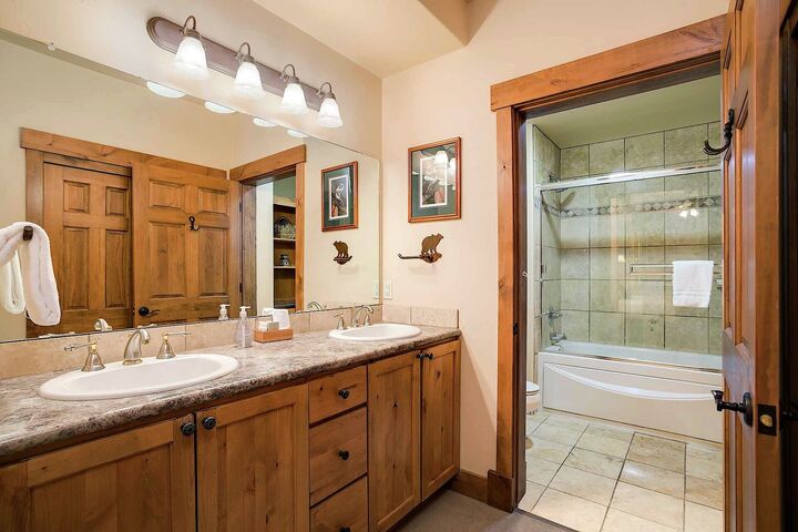 #3202 - Master Ensuite Bathroom