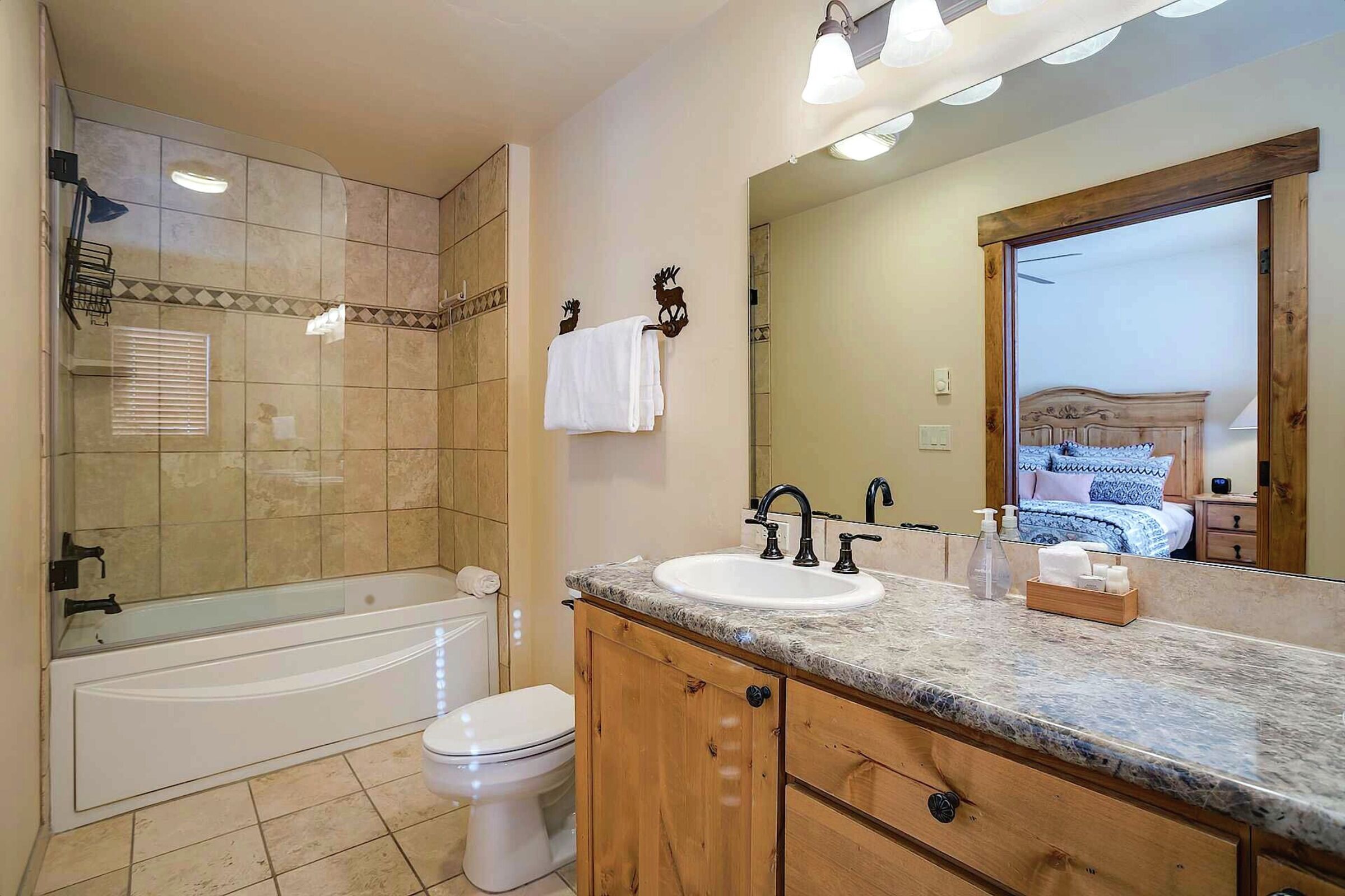 #3204 - Master Ensuite Bathroom
