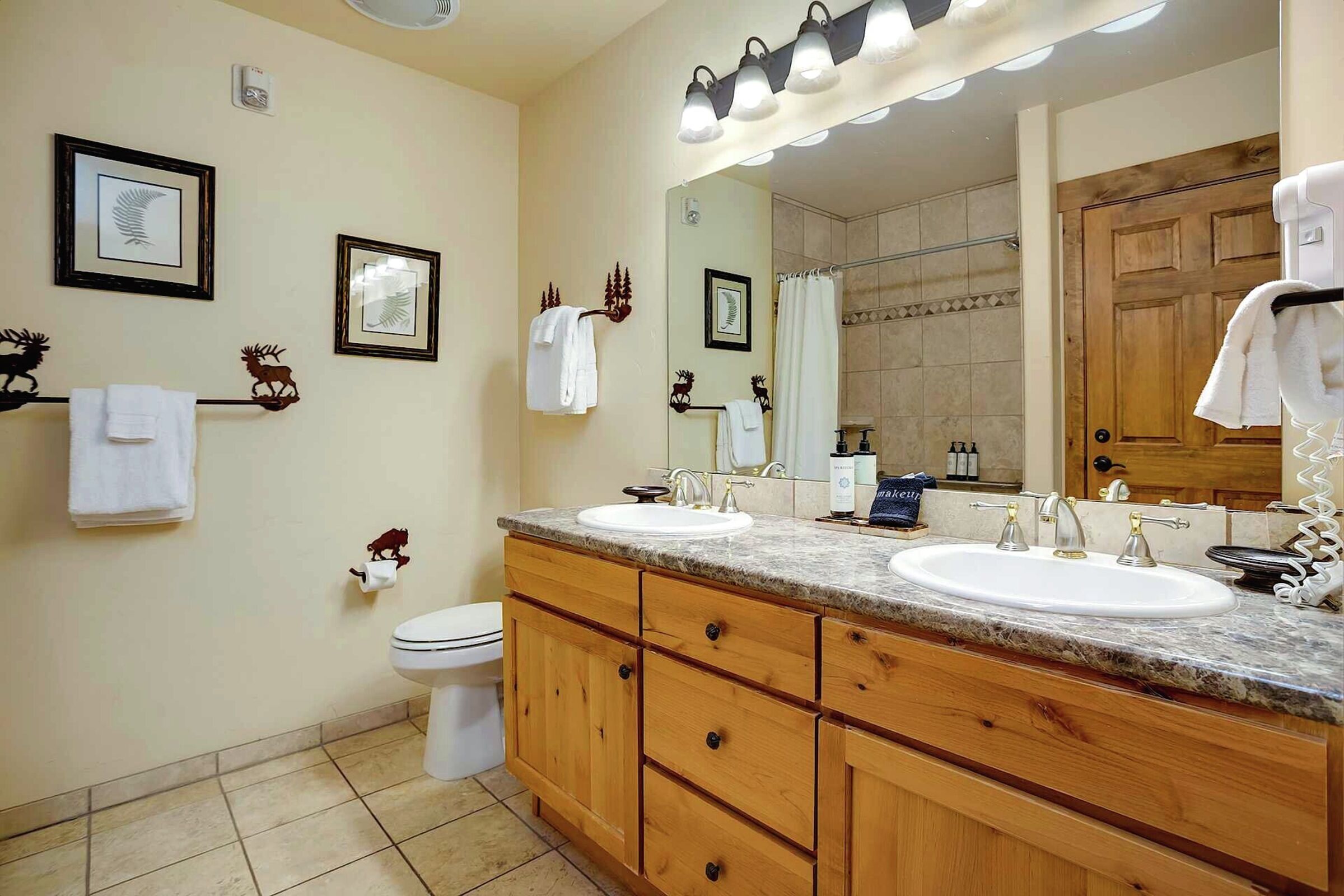 #3105 - Master Ensuite Bathroom