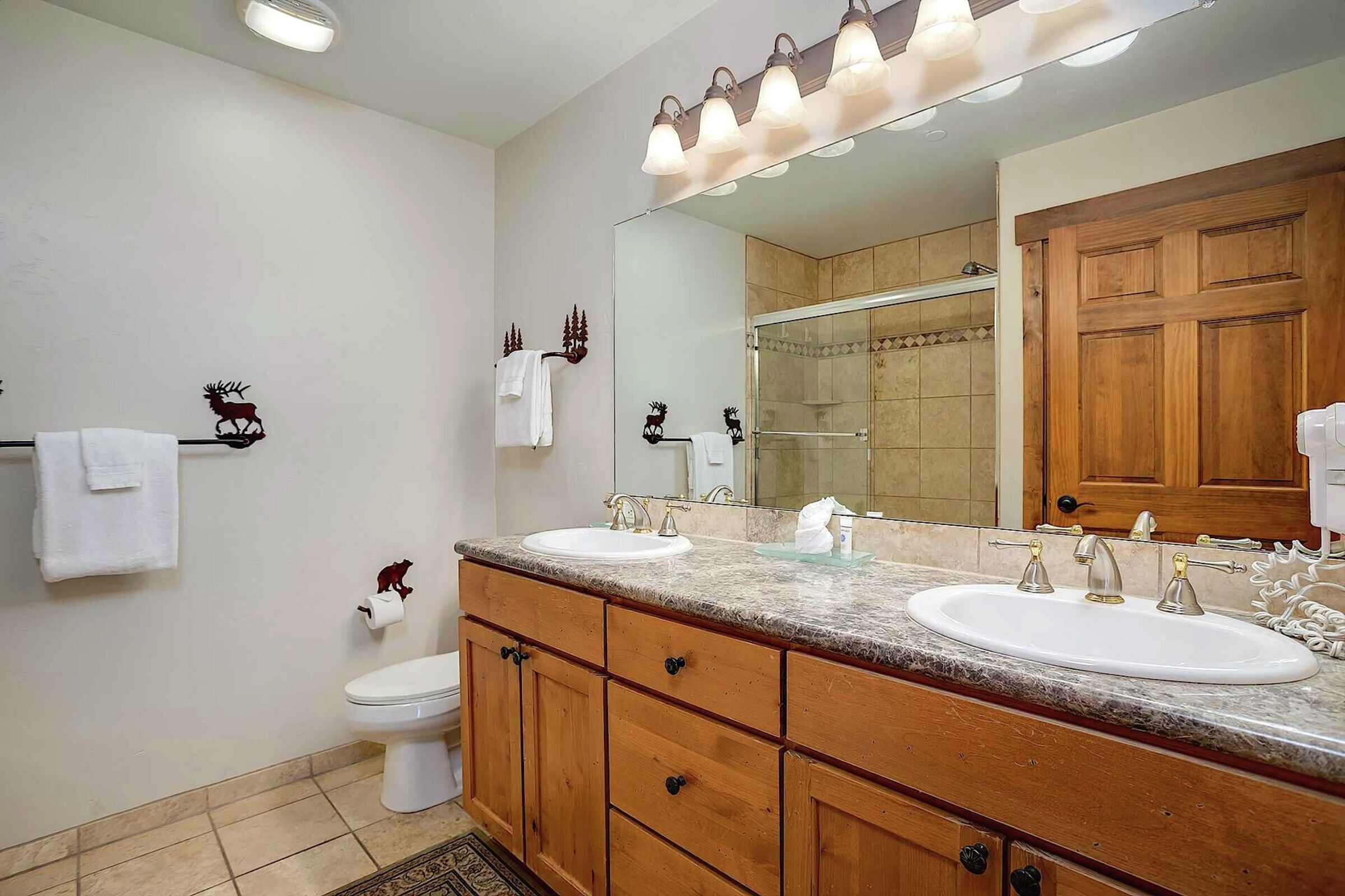#3205 - Master Ensuite Bathroom