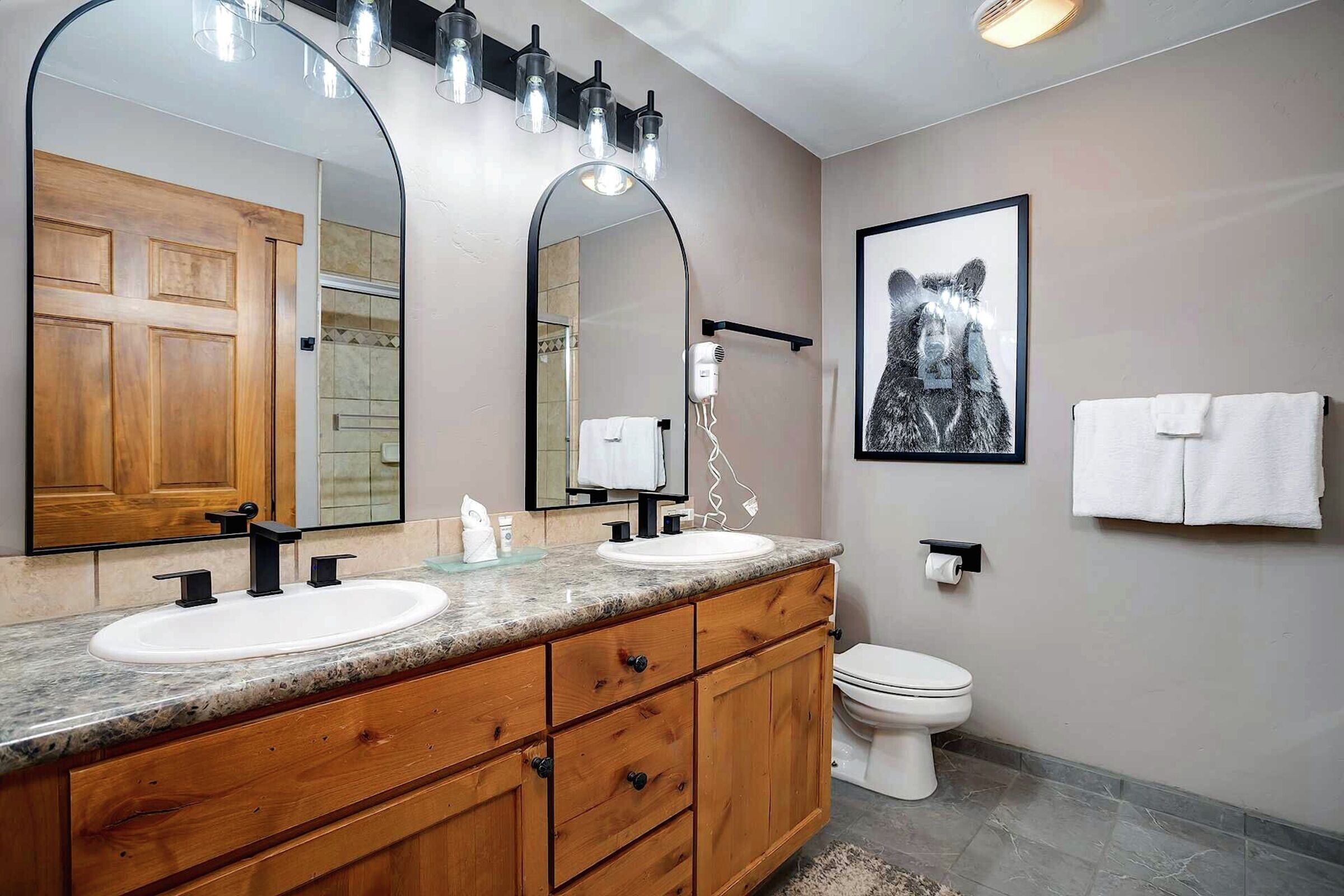 #3206 - Master Ensuite Bathroom