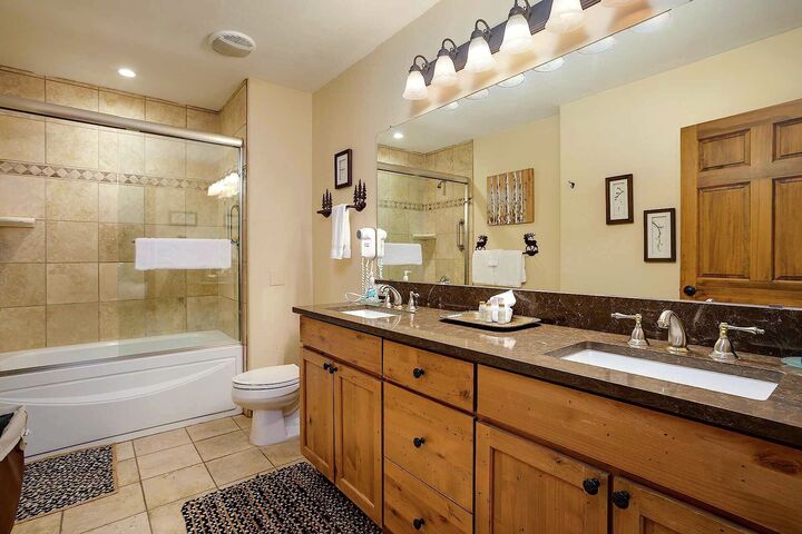 #3110 - Master Ensuite Bathroom