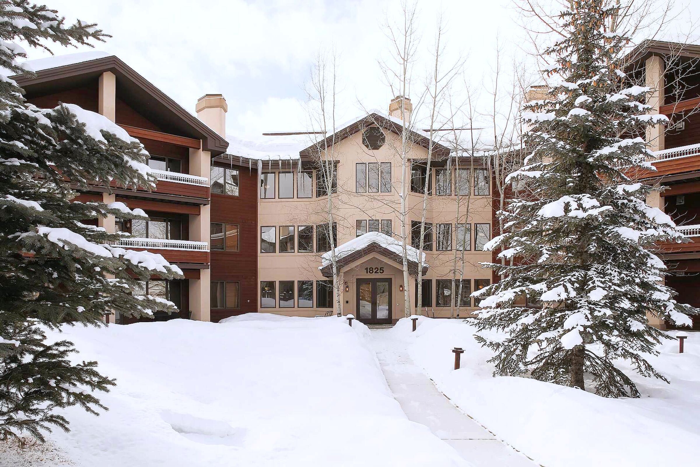 Champagne Lodge at Trappeur's Crossing