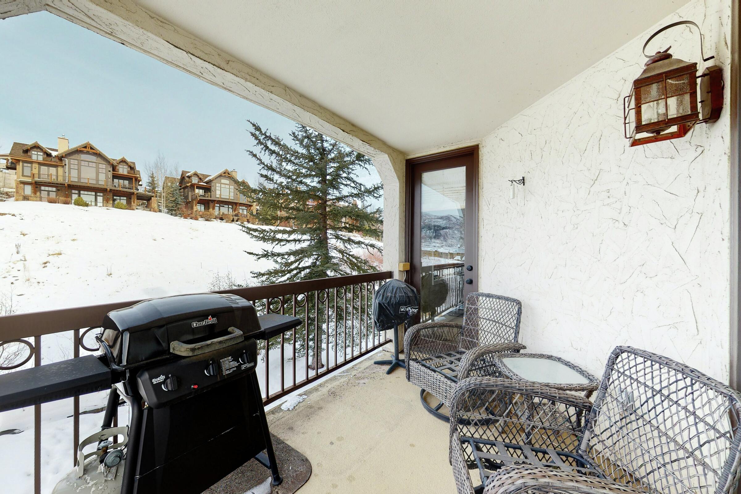 Windsor #3 - Balcony with BBQ