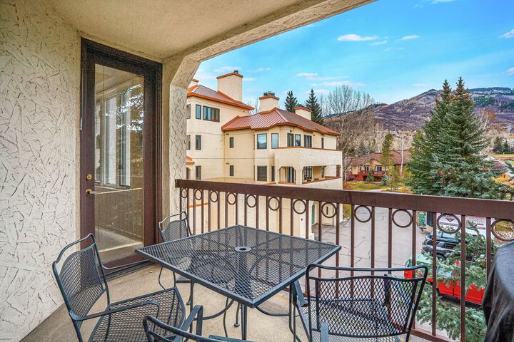 Windsor #2 - Balcony