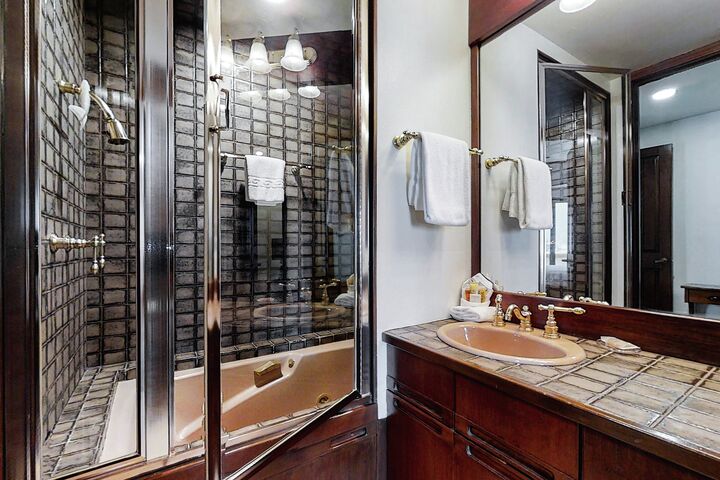 Penthouse #A - Ensuite Bathroom