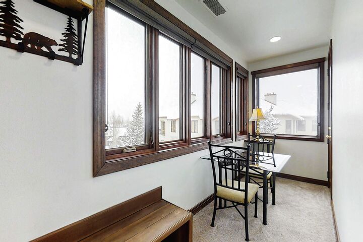 Penthouse #A - Breakfast Nook