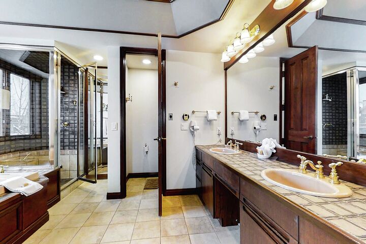 Penthouse #A - Master Ensuite Bathroom