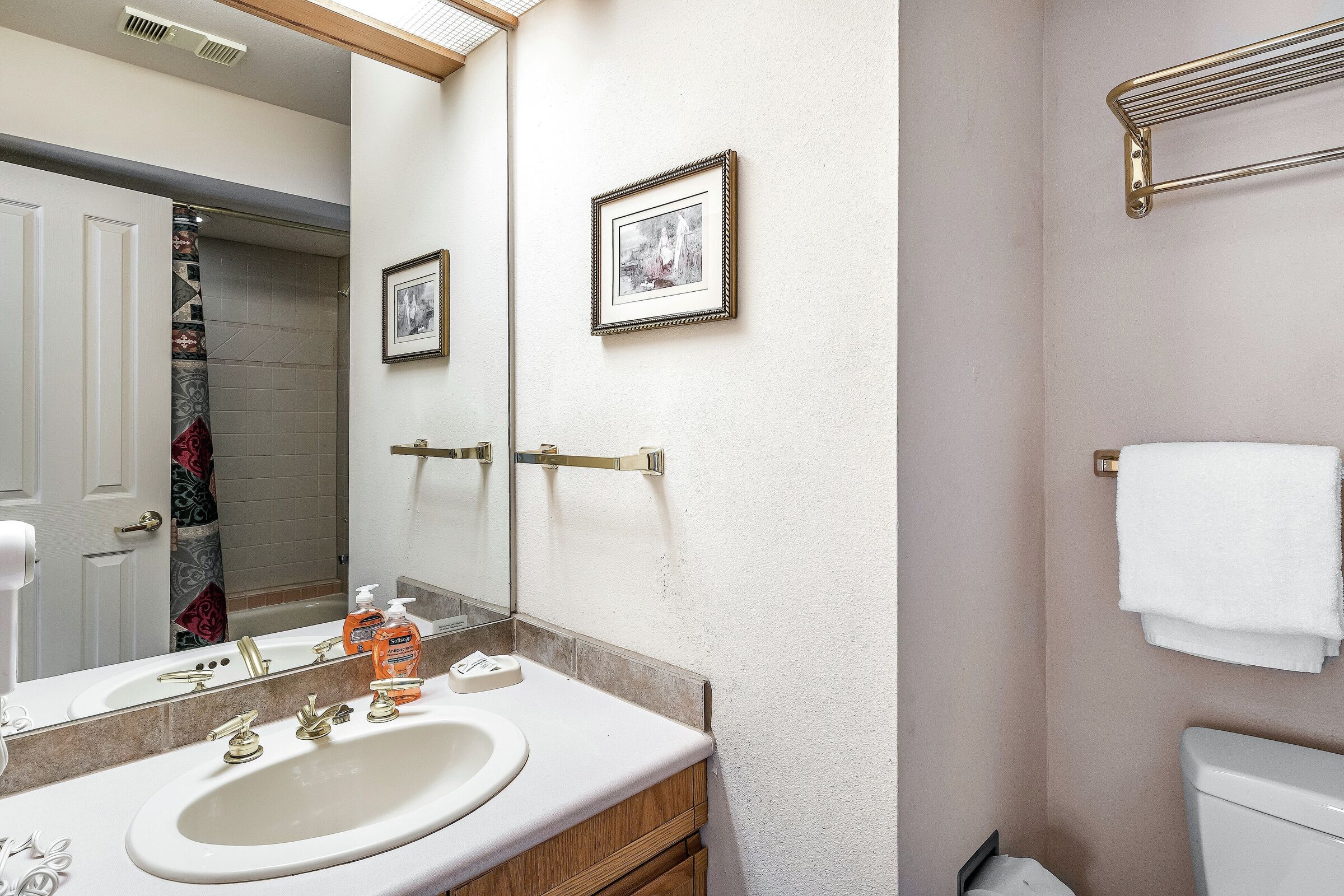 Sheffield #1 - Ensuite Bathroom