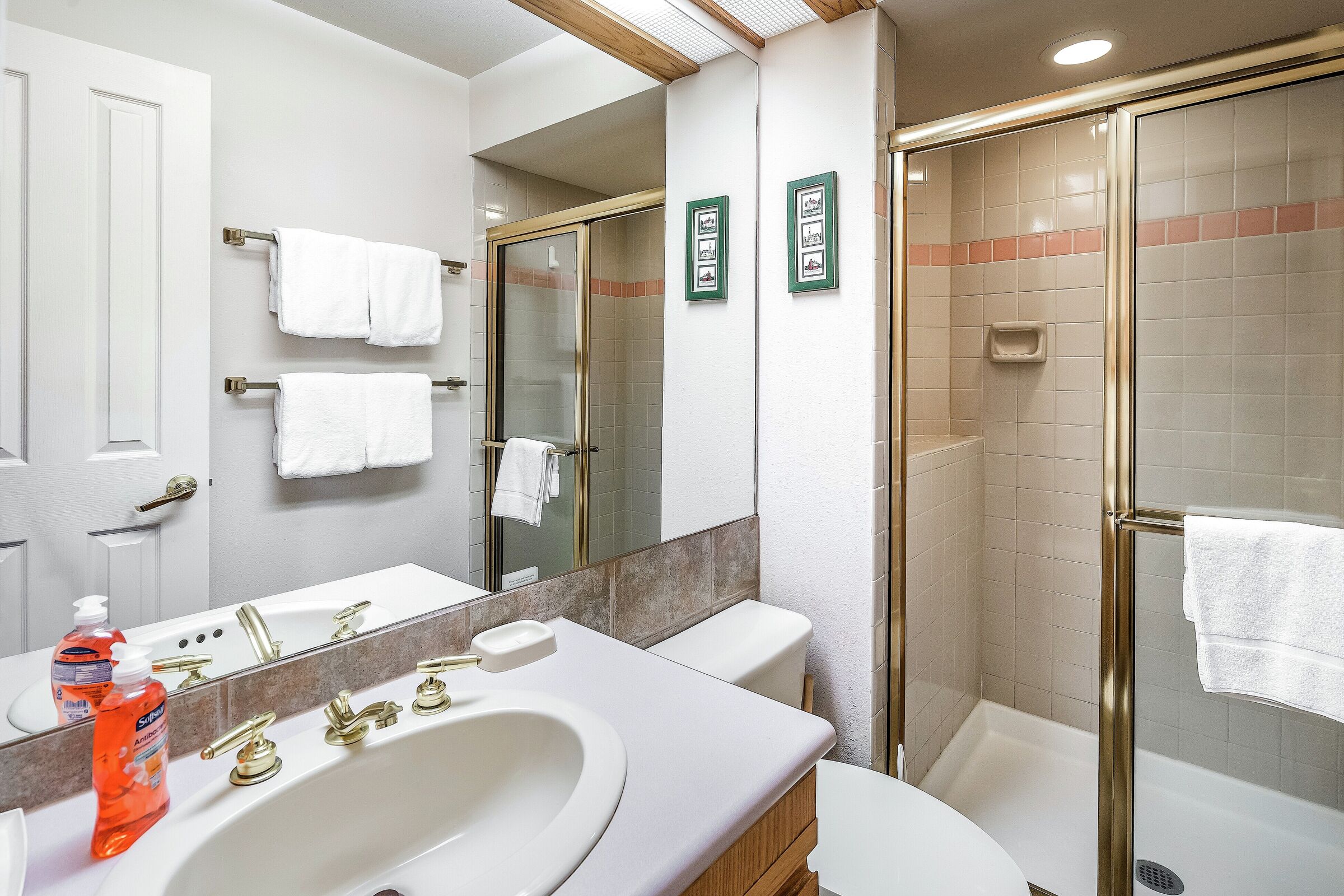 Sheffield #1 - Master Ensuite Bathroom