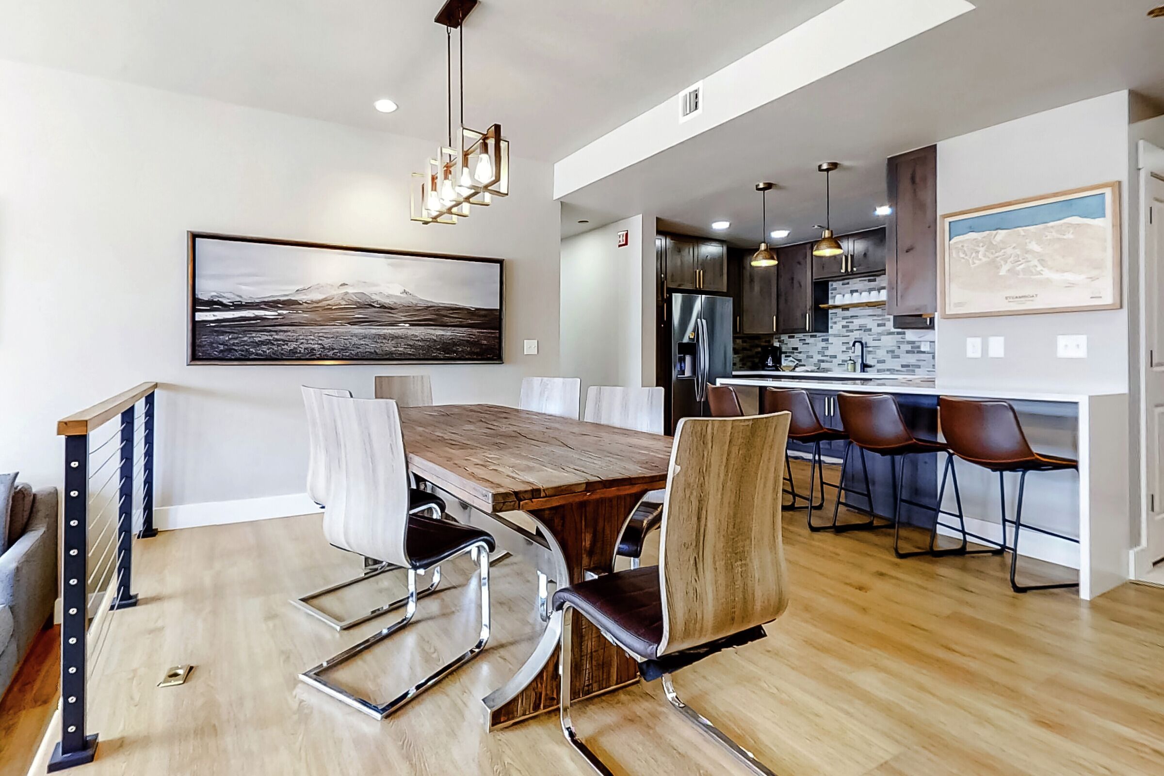 Cambridge #1 - Dining Area & Kitchen