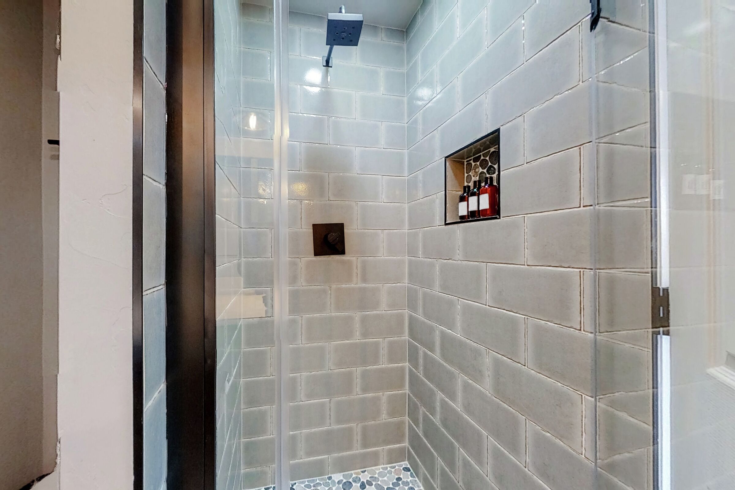 Cambridge #1 - Shared Ensuite Bathroom