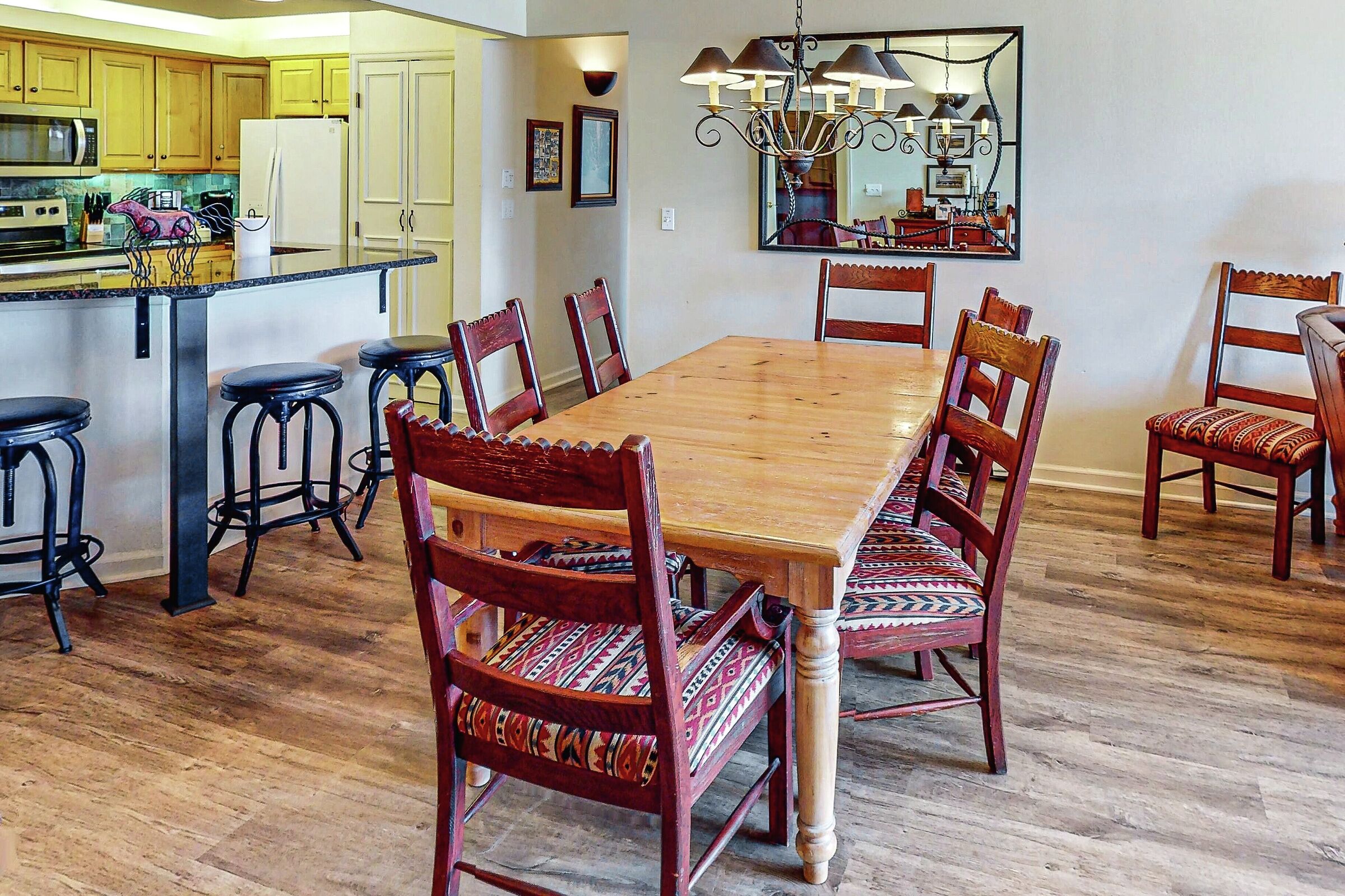 Cambridge #4 - Dining Area