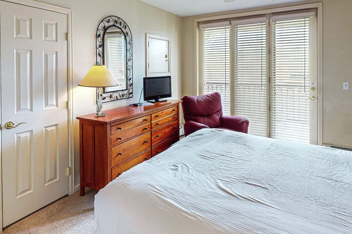 Cambridge #4 - Bedroom