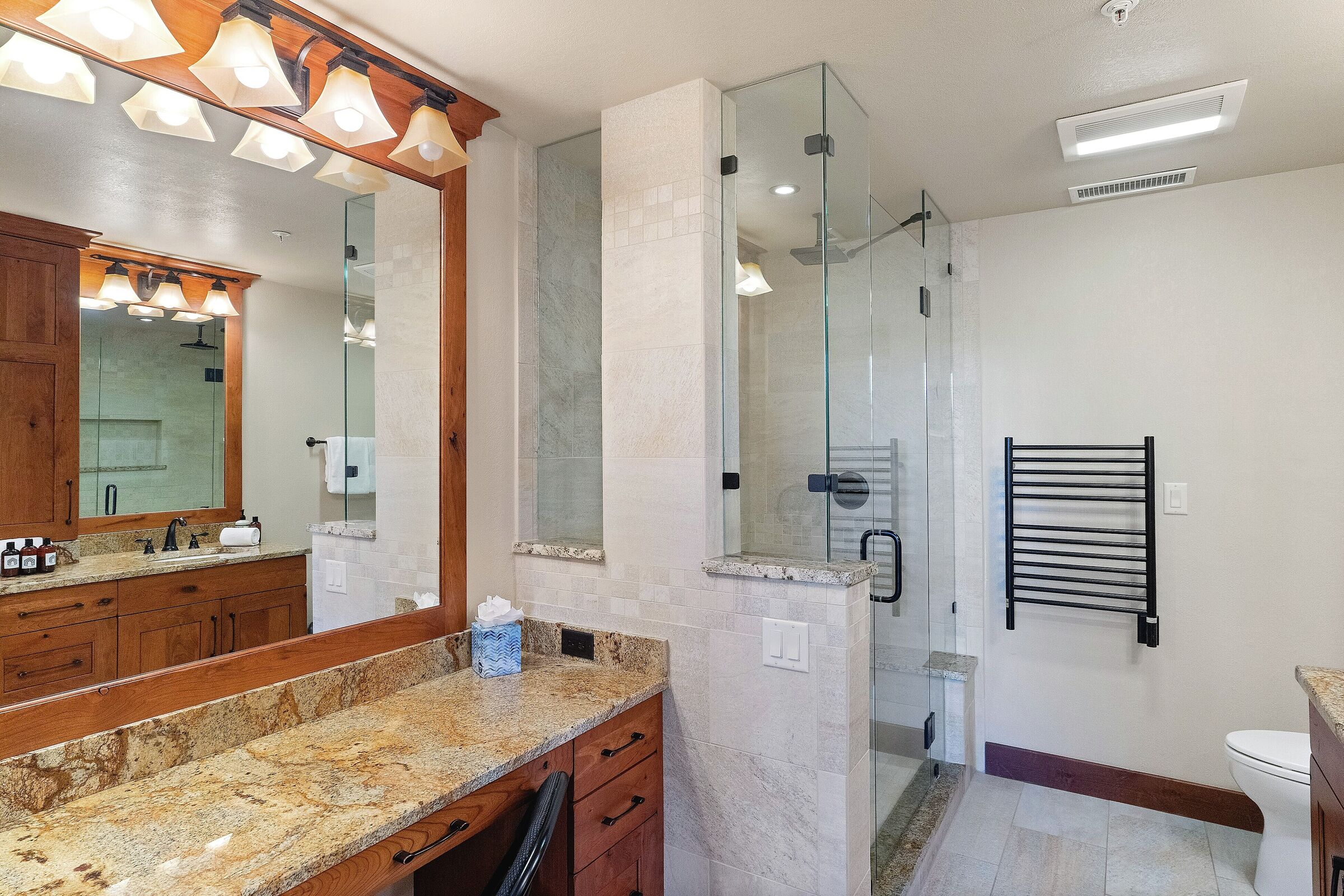 Buckingham #2 - Master Ensuite Bathroom