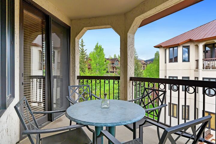 Buckingham #2 - Balcony