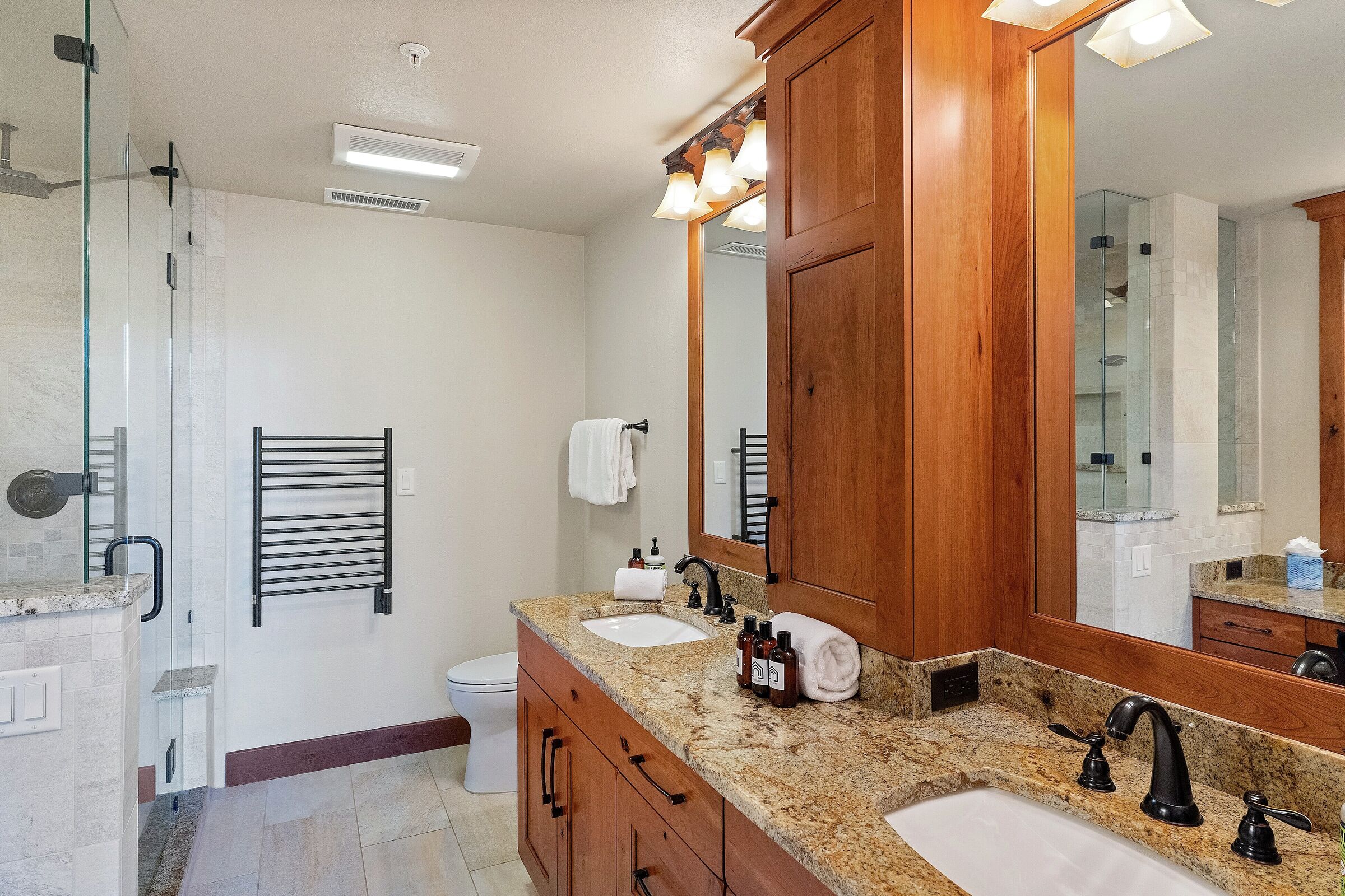 Buckingham #2 - Master Ensuite Bathroom