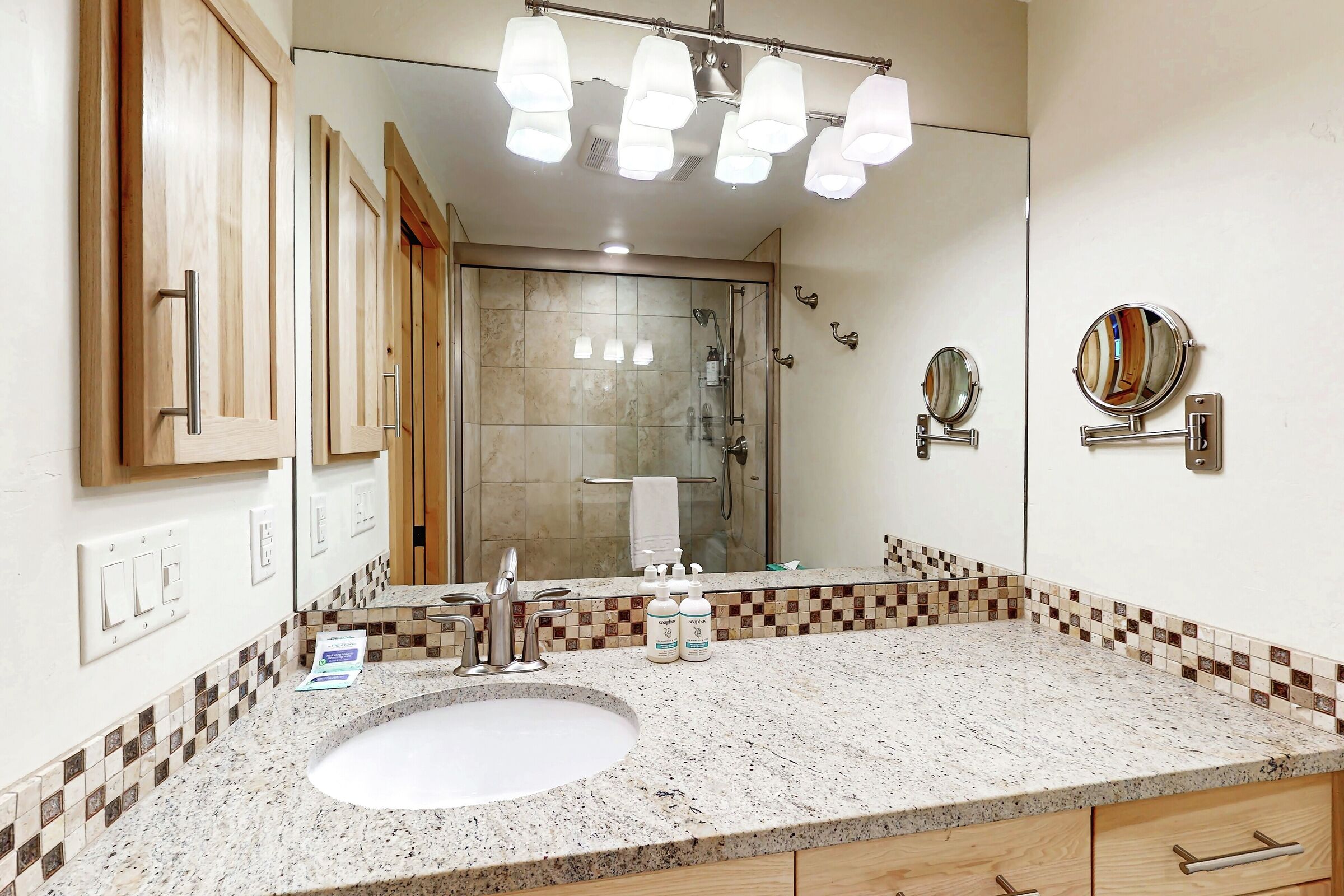 Normandy #1 - Den Ensuite Bathroom