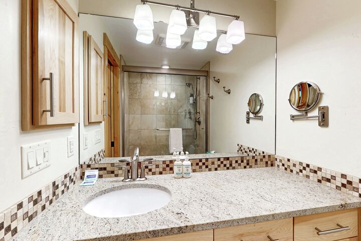 Den Ensuite Bathroom