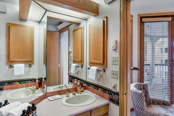 Hanover #2 - Master Ensuite Bathroom