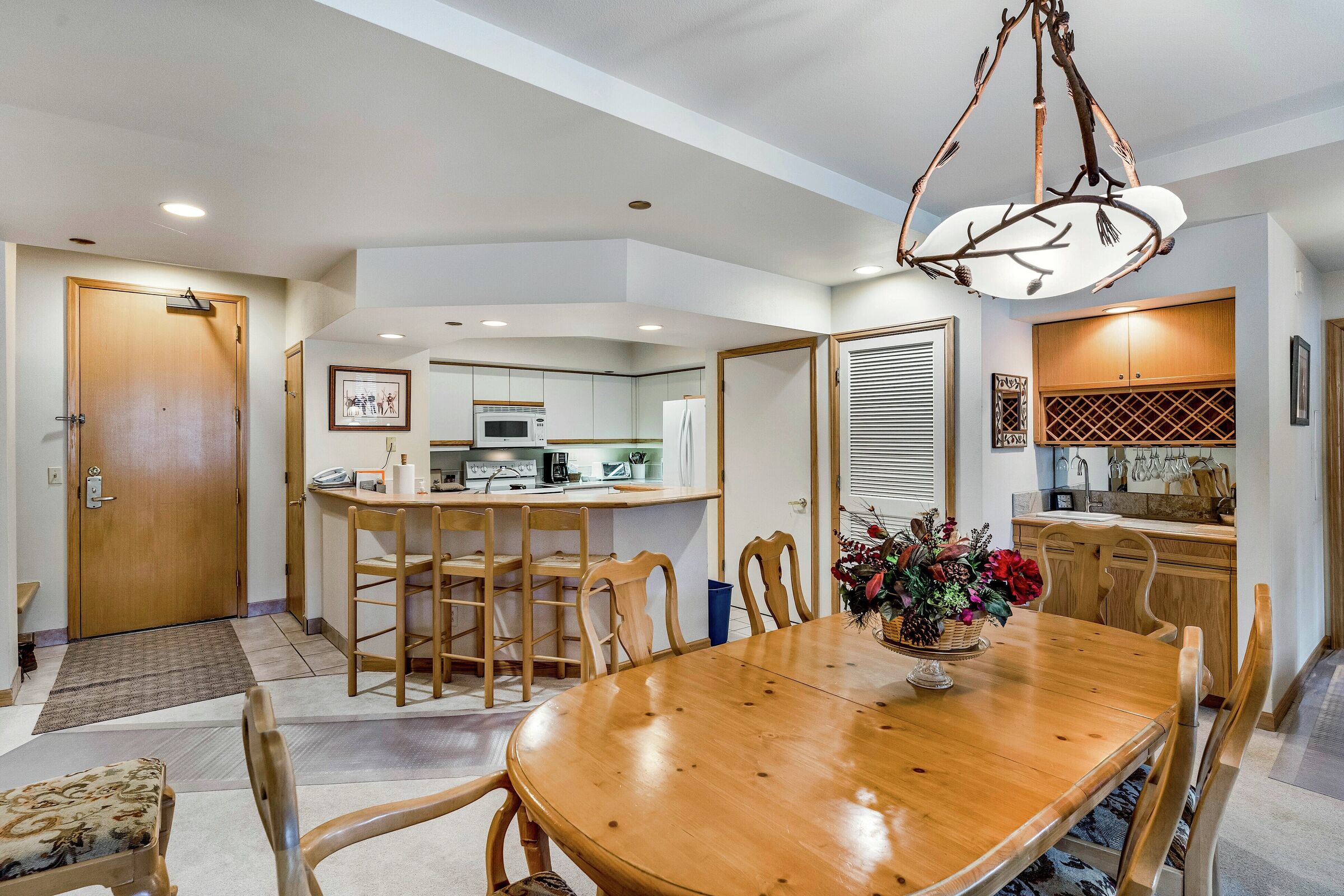 Hanover #2 - Dining Area