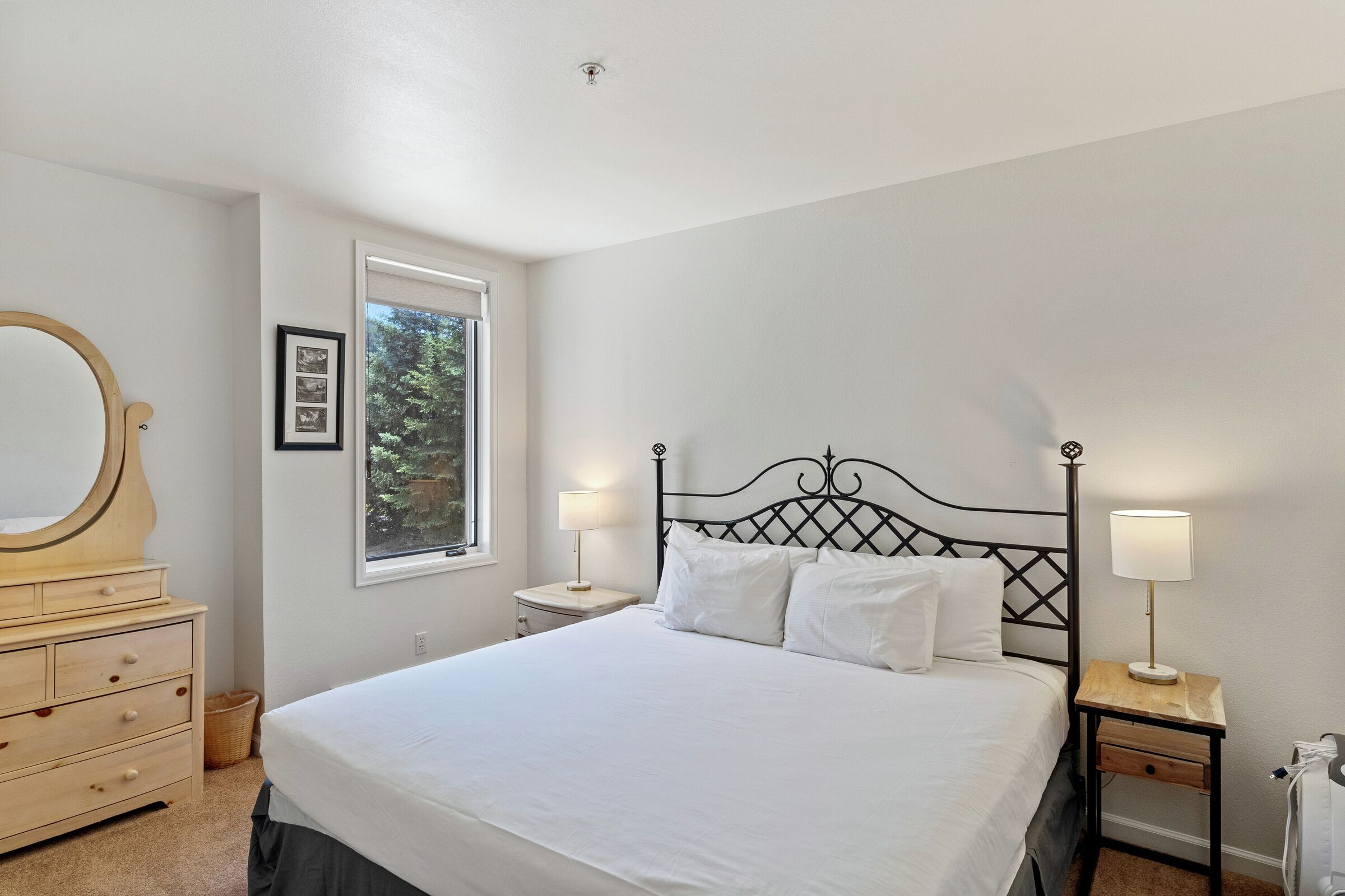 Hanover #4 - Bedroom