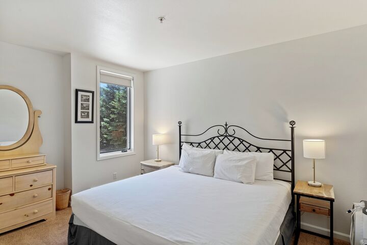 Hanover #4 - Bedroom