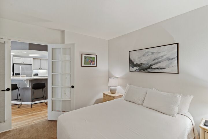 Hanover #4 - Den Bedroom