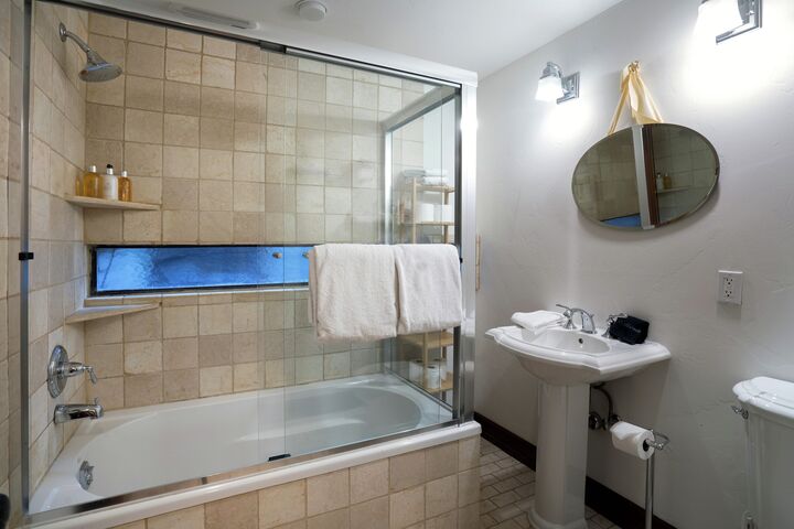#333 - Blue Lake Lodge - Bathroom