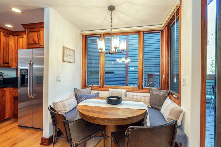 #333 - Blue Lake Lodge - Dining Area