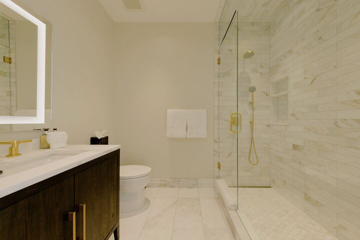 #402 - Ensuite Bathroom