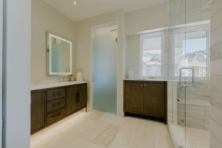 #402 - Master Ensuite Bathroom