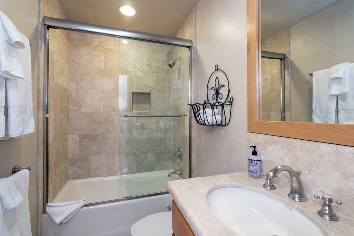 #403 - Ensuite Bathroom
