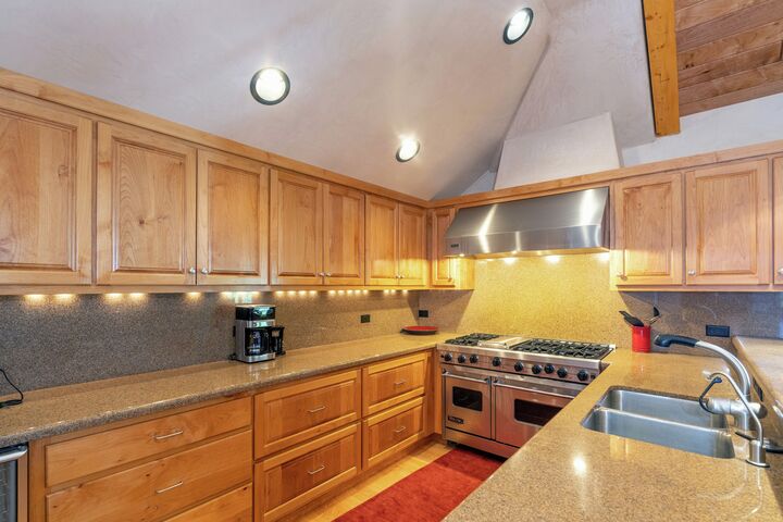 #403 - Kitchen