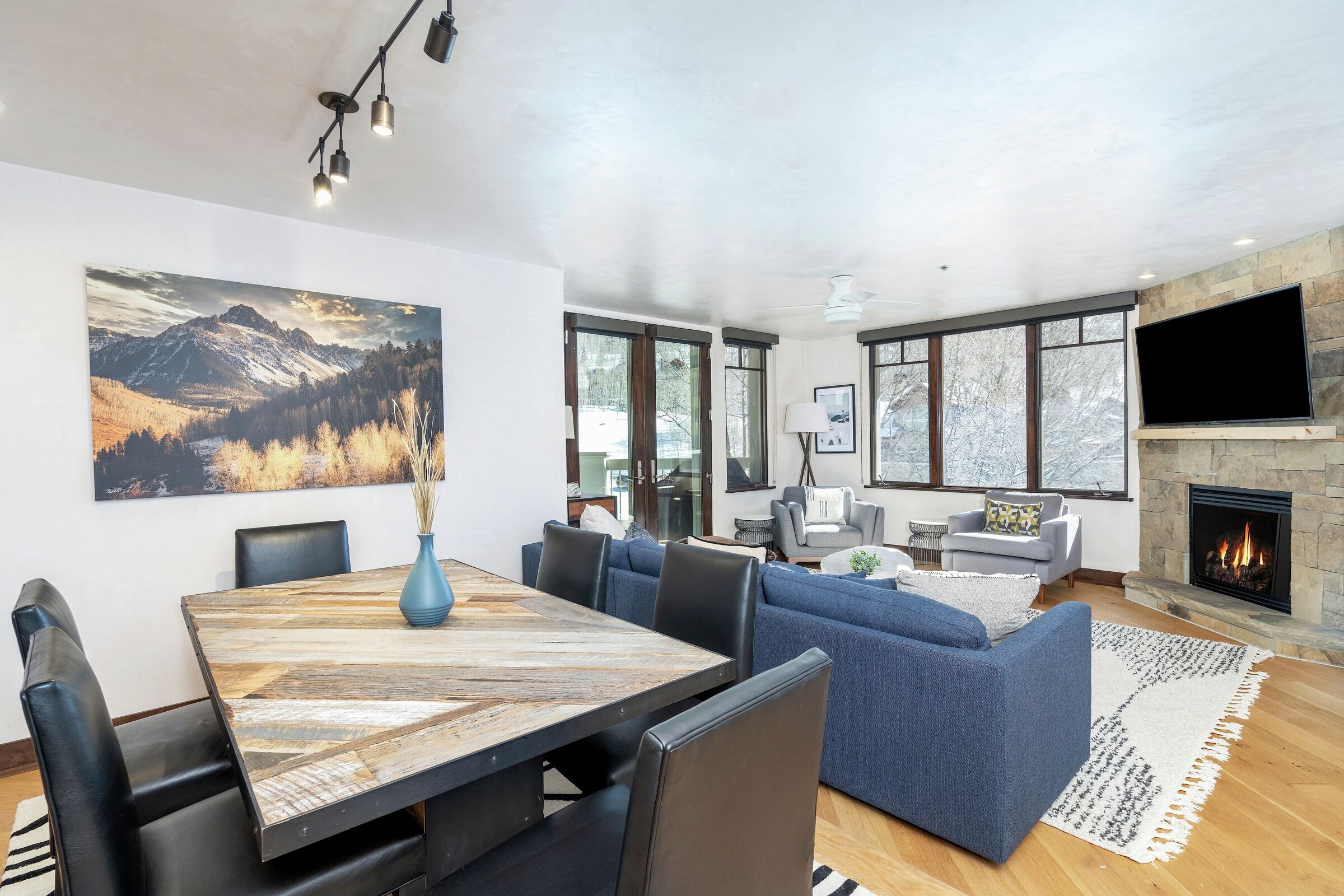 Living Area & Dining Area