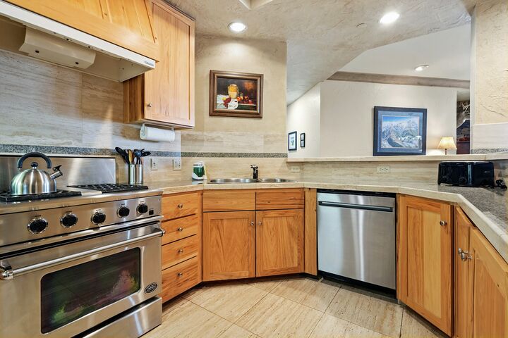 #302 - Kitchen