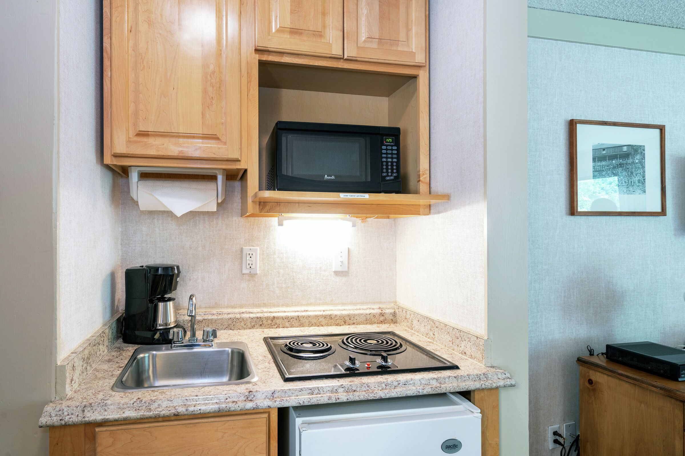 #411 - Guest Room Kitchenette