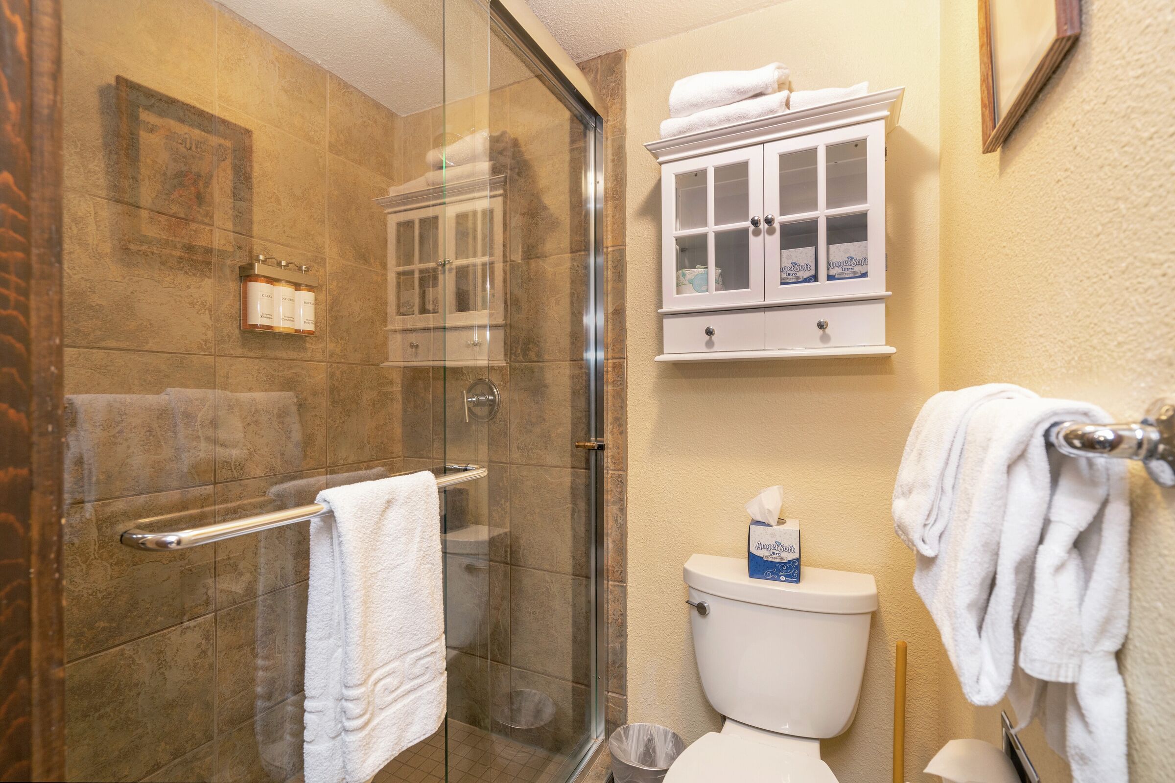 #10 - Hotel Room Bathroom