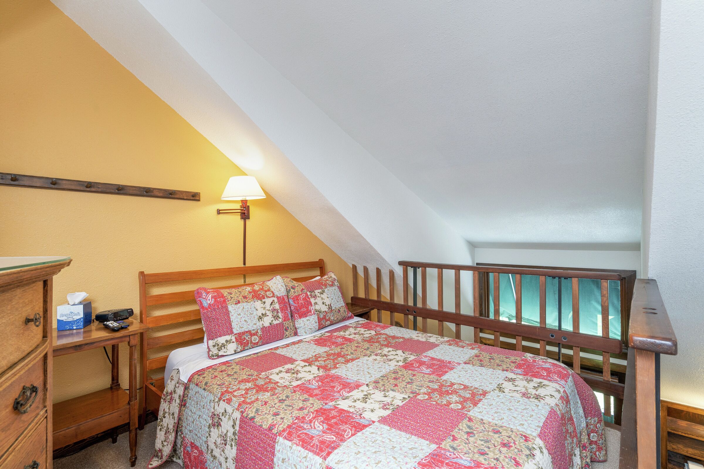 #10 - Hotel Room Loft