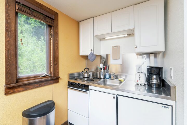 #7 - Kitchenette