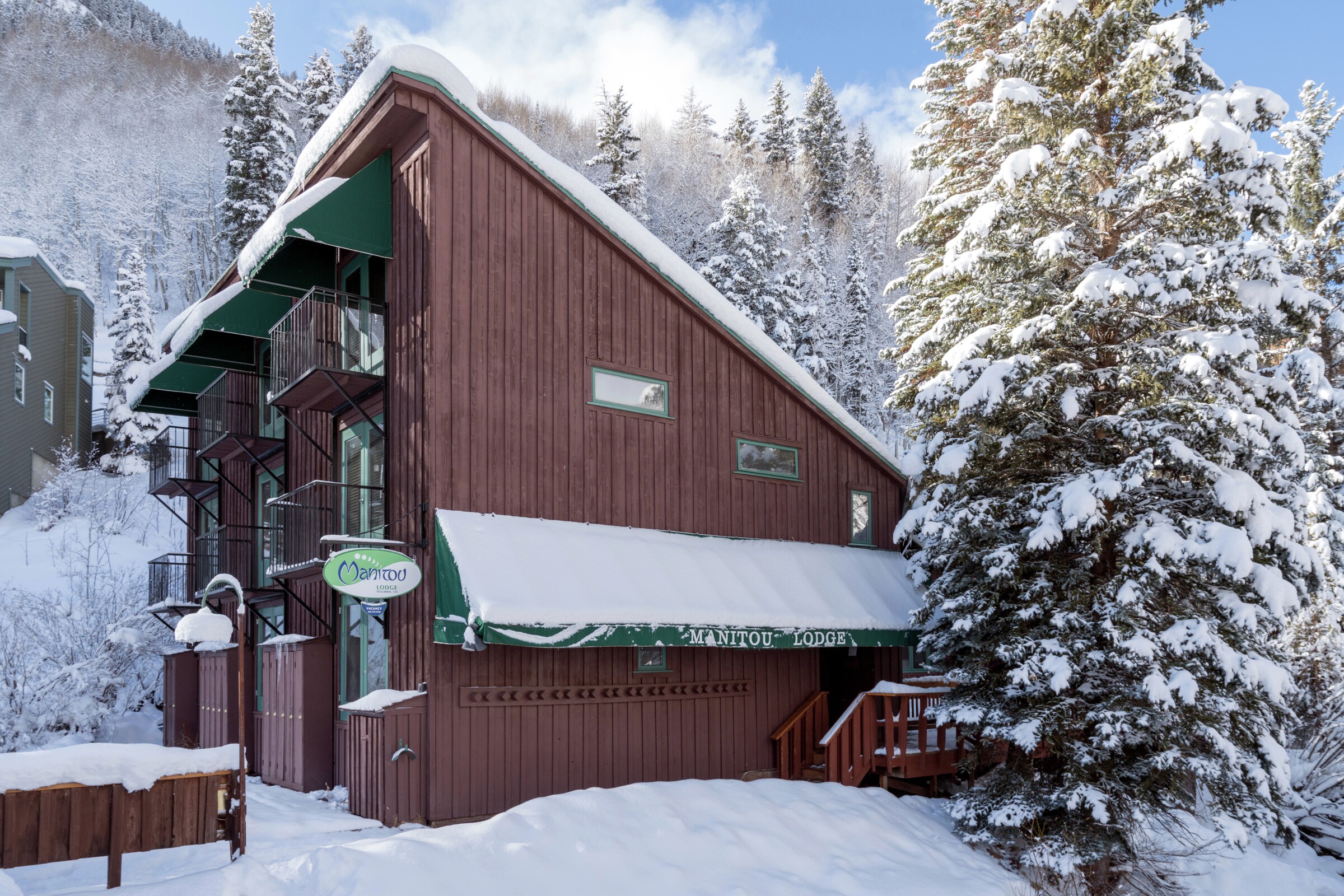 Manitou Lodge