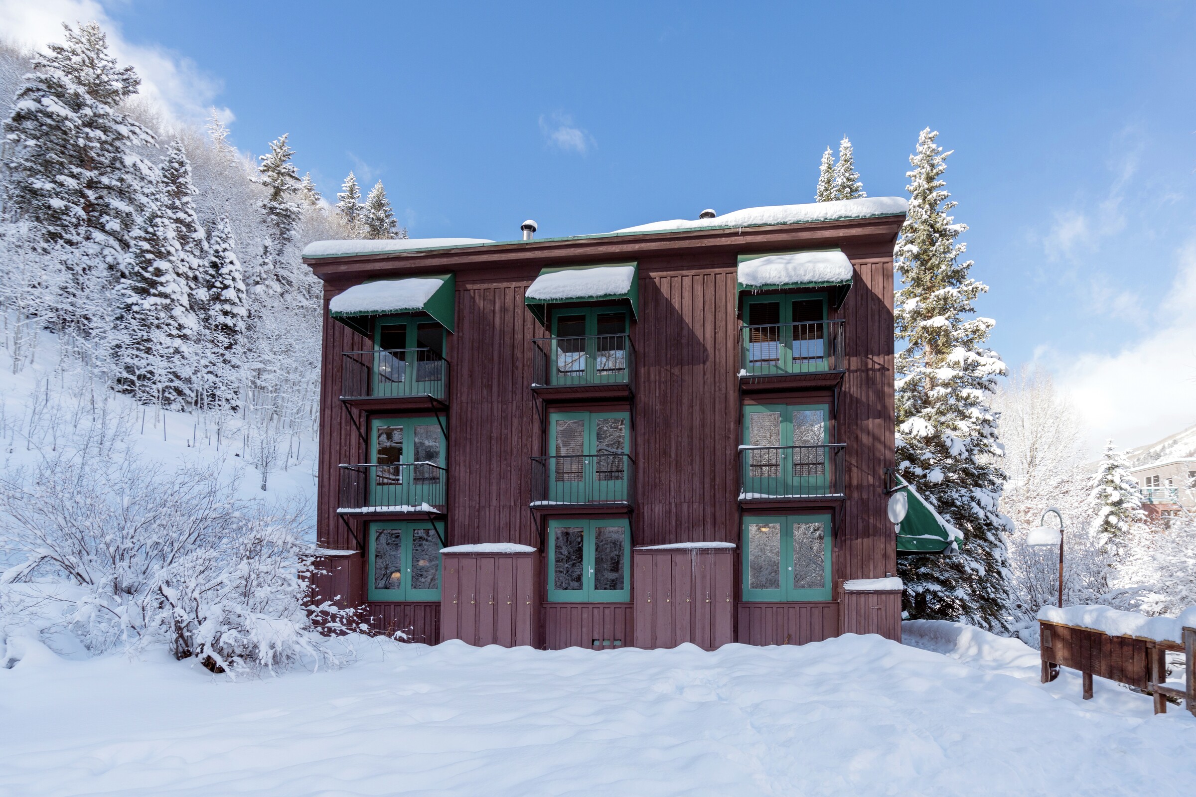 Manitou Lodge