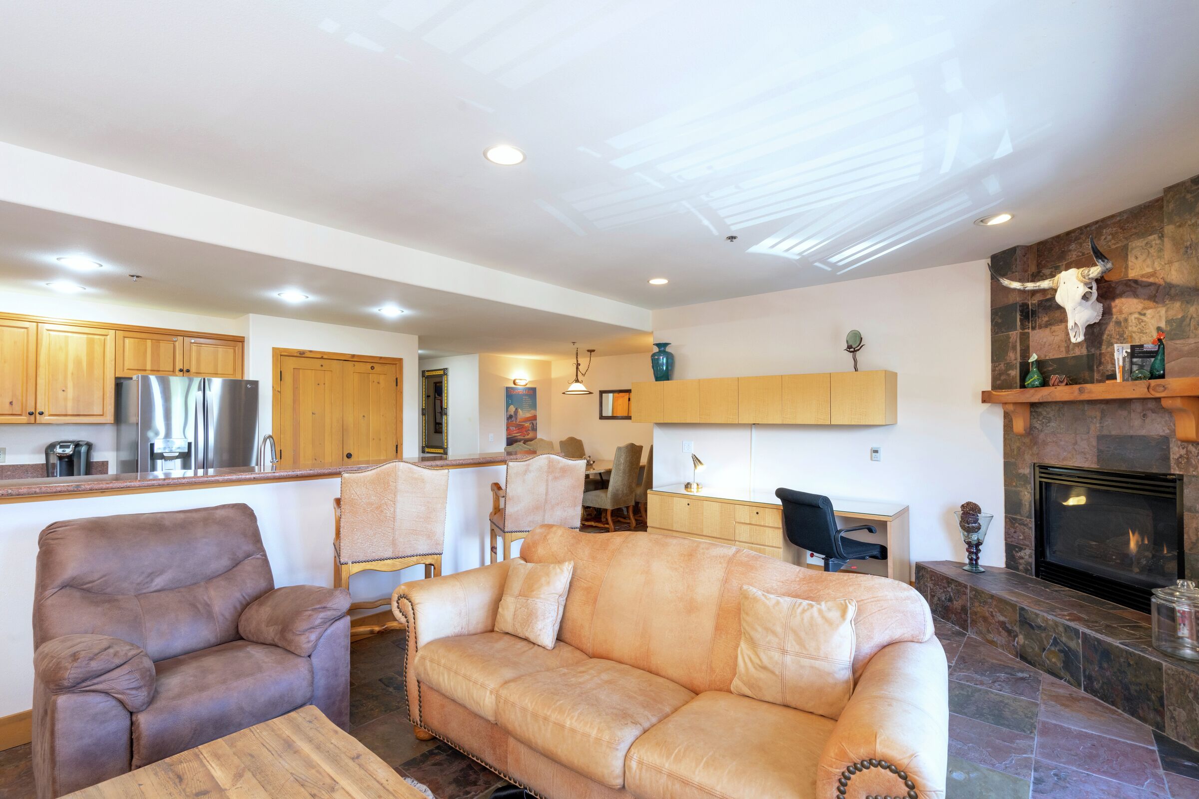 #310 - Living Room & Kitchen